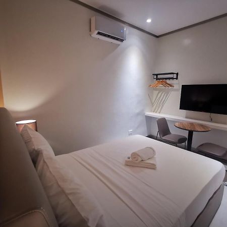Yes Hotel Imus Cavite Екстериор снимка