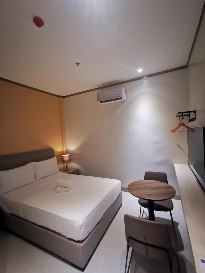 Yes Hotel Imus Cavite Екстериор снимка