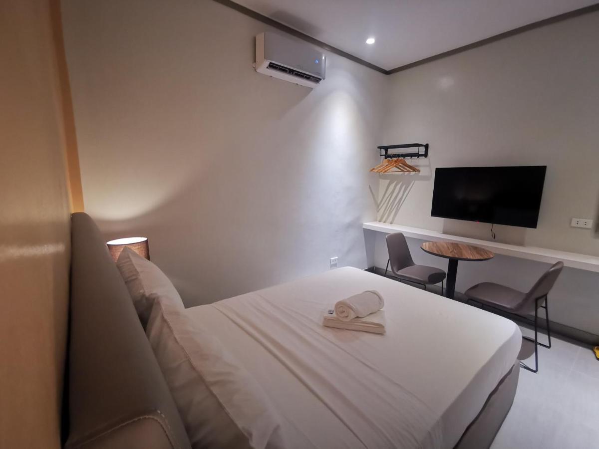 Yes Hotel Imus Cavite Екстериор снимка