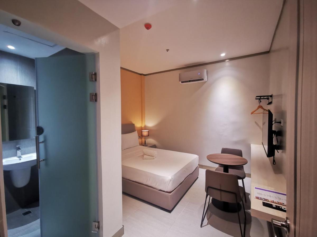Yes Hotel Imus Cavite Екстериор снимка