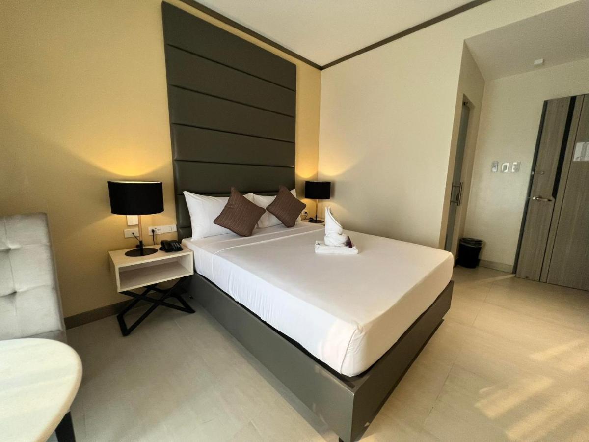 Yes Hotel Imus Cavite Екстериор снимка