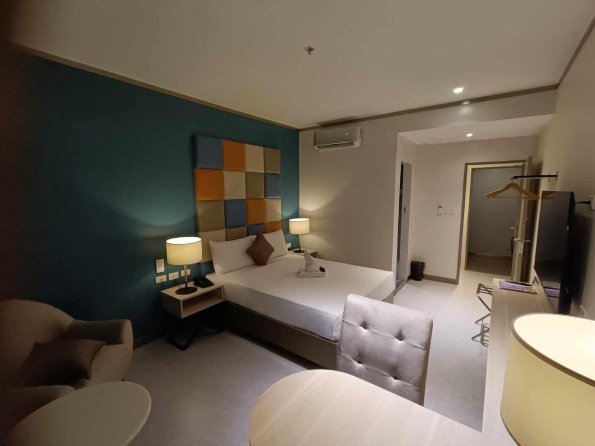 Yes Hotel Imus Cavite Екстериор снимка