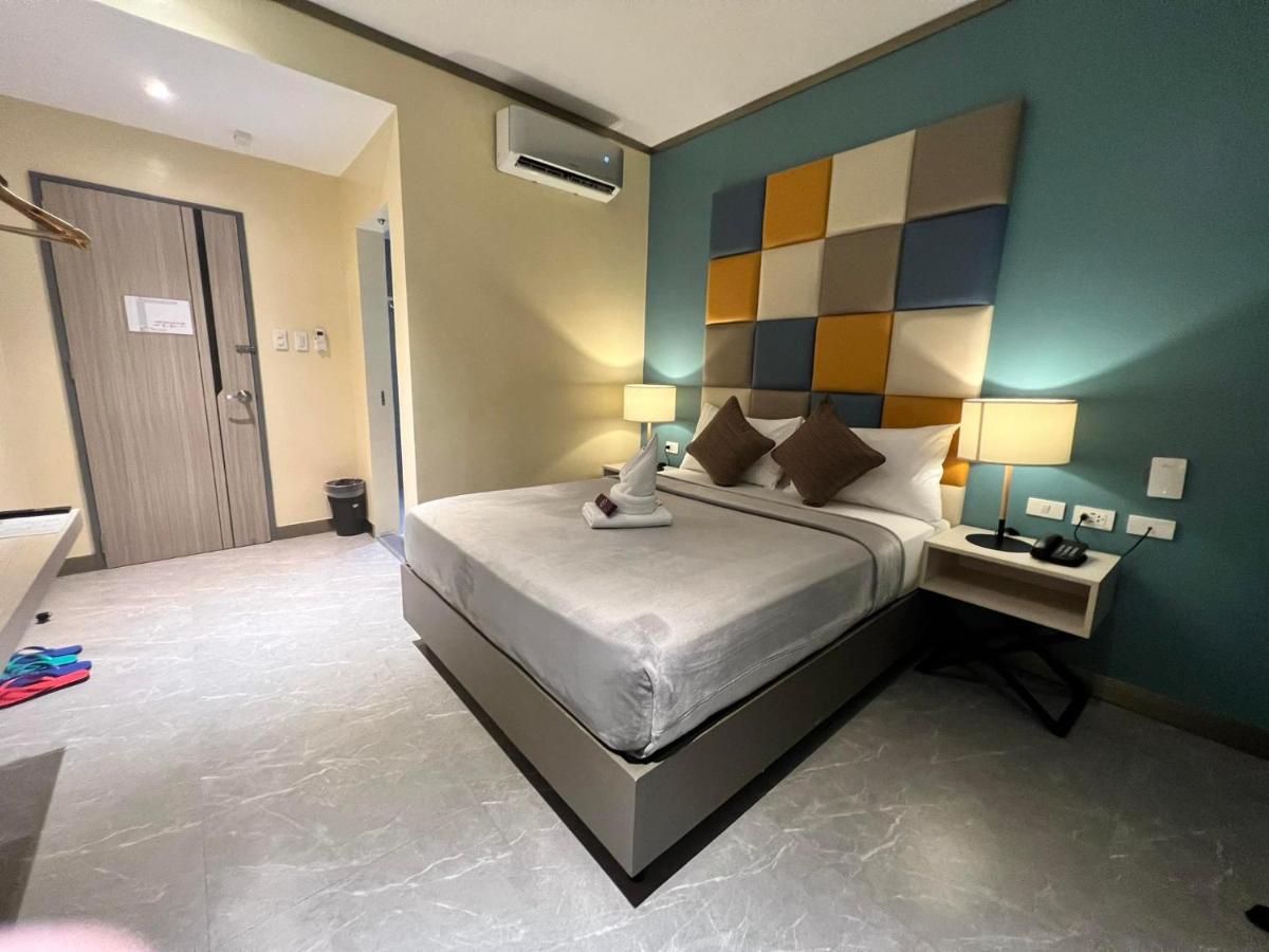 Yes Hotel Imus Cavite Екстериор снимка